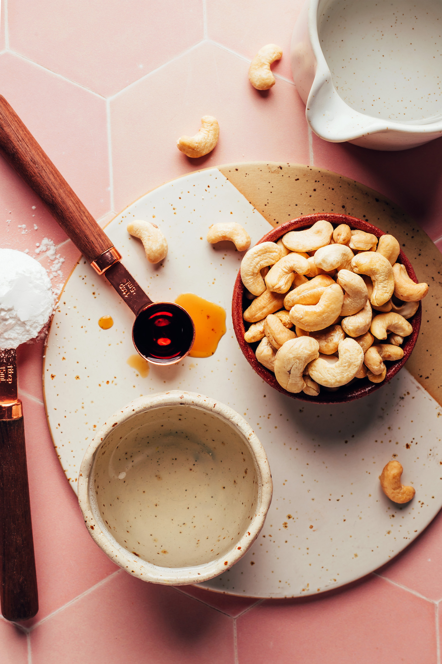 Cashews, water, vanilla, coconut oil, and powdered sugar